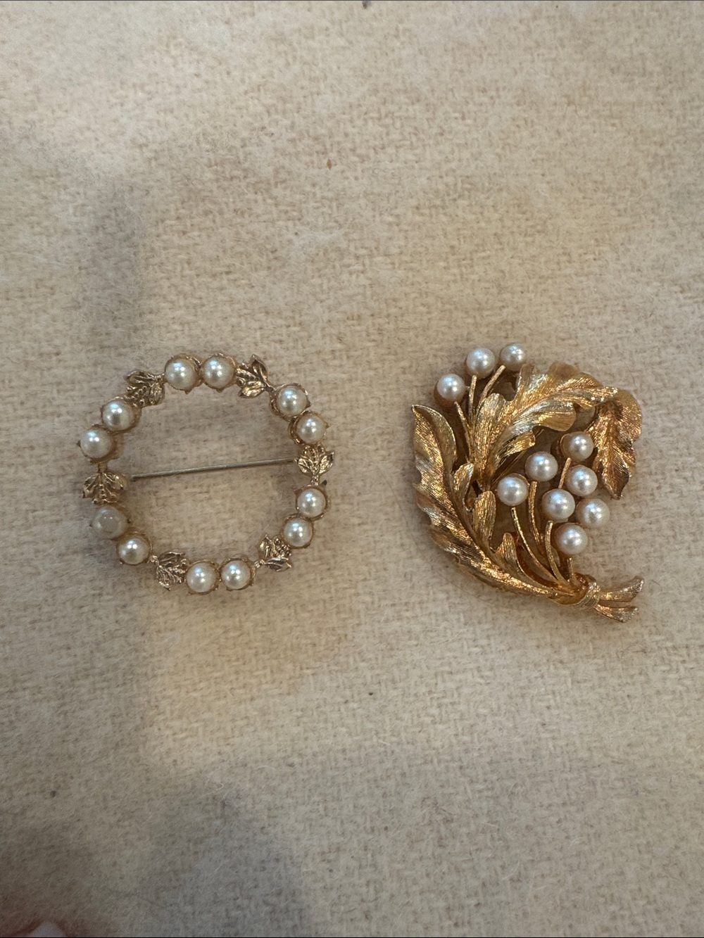 Vintage Brooches-Gold tone w/ Pearl accents